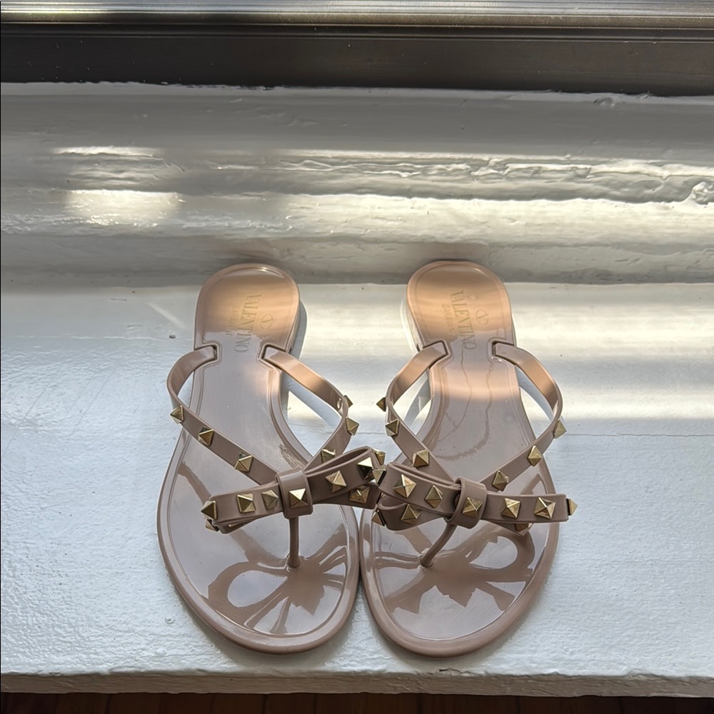 Valentino studded jelly sandals. Fits like size 10 (Size: 41)